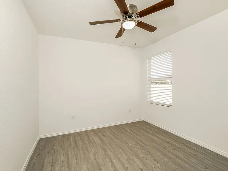1221 White Willow — Photo 11