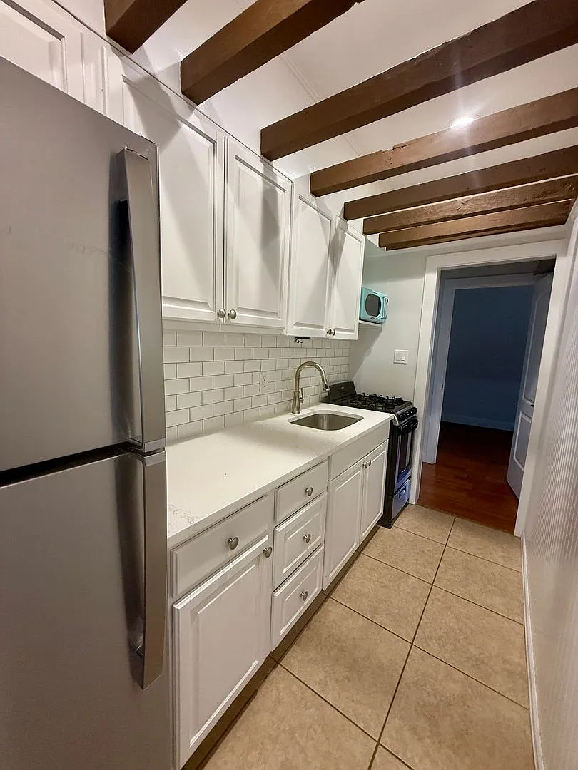 52 North Washington Street — Photo 1