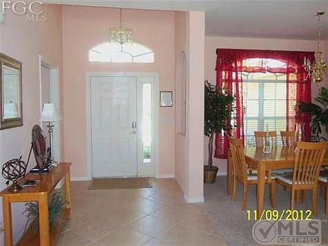 Grand foyer entrace with upgraded tile on diagonal
