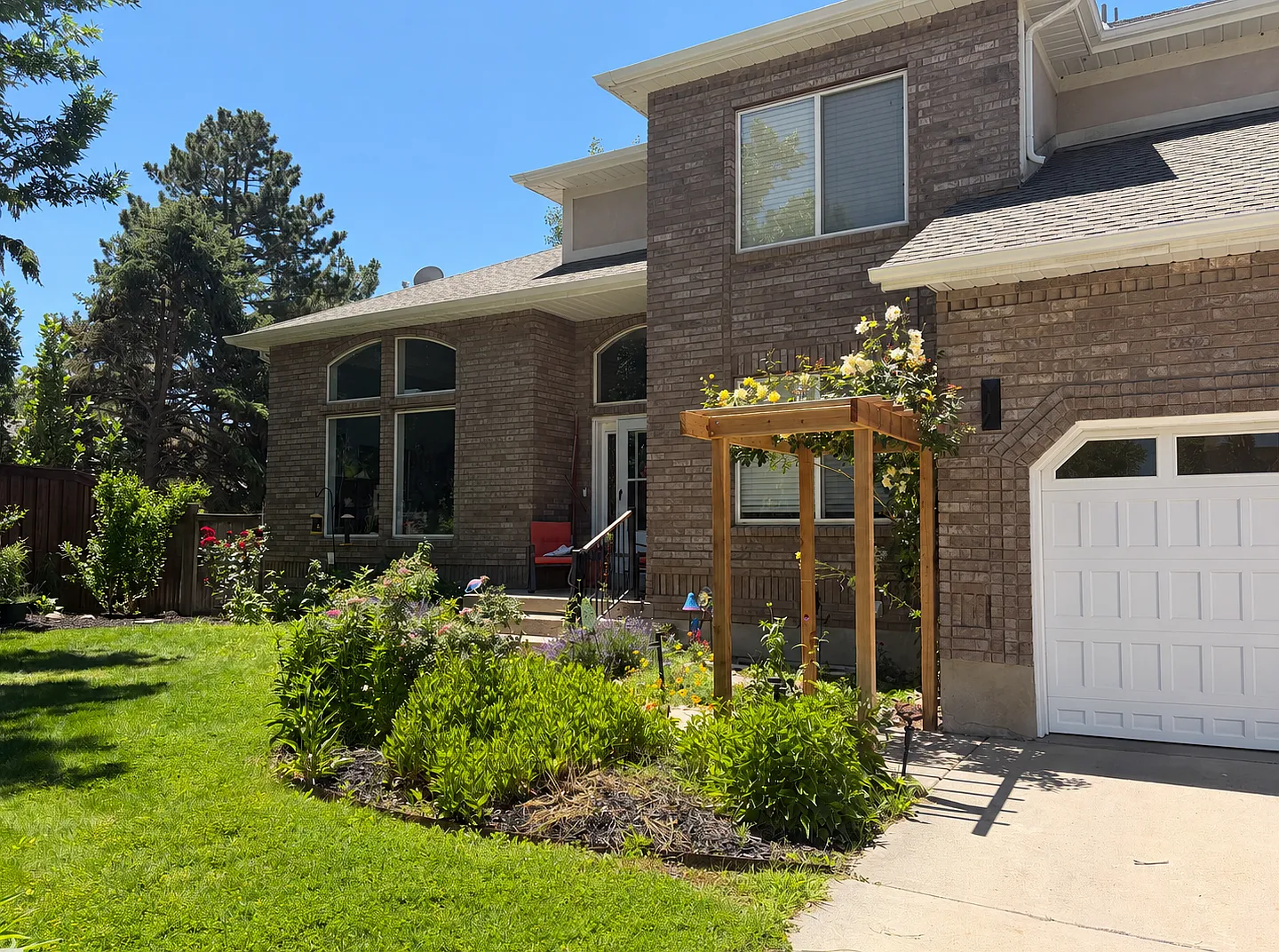 5 bed, 3500 sqft, $4,195 — Photo 2