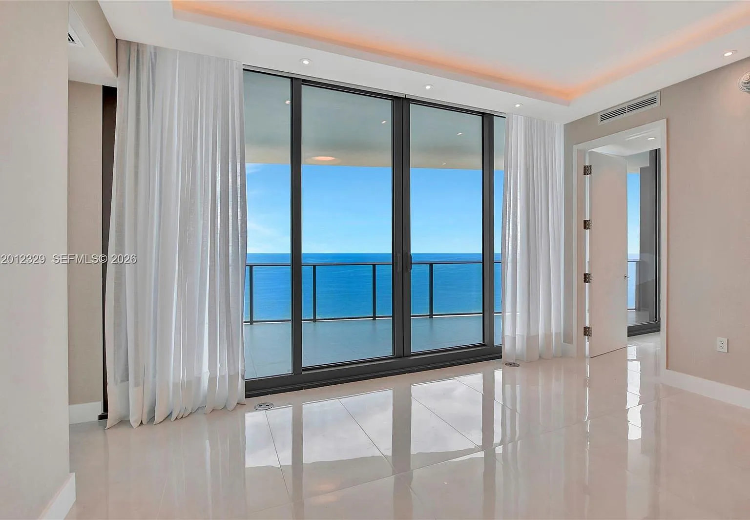 Ritz Carlton Residences — Photo 4