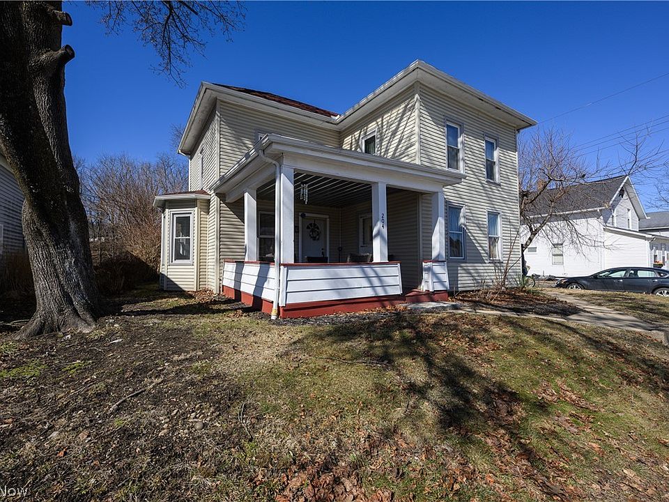1st image of 204 S Main St