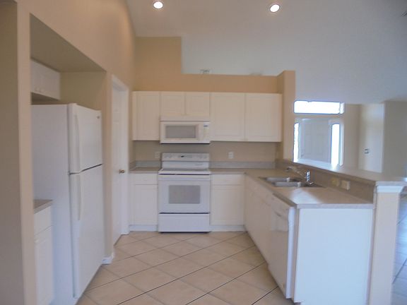 5th image of 859 NE 7th Ave