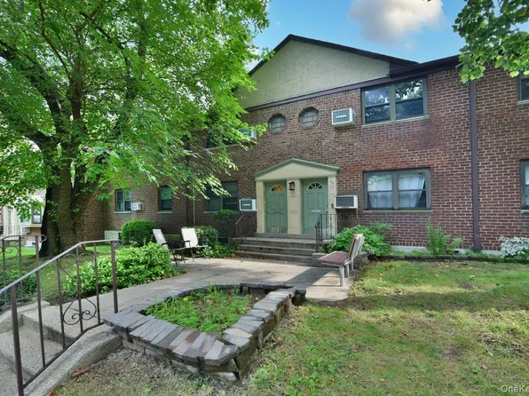 56-15 244 Street #Upper, Douglaston, NY 11362