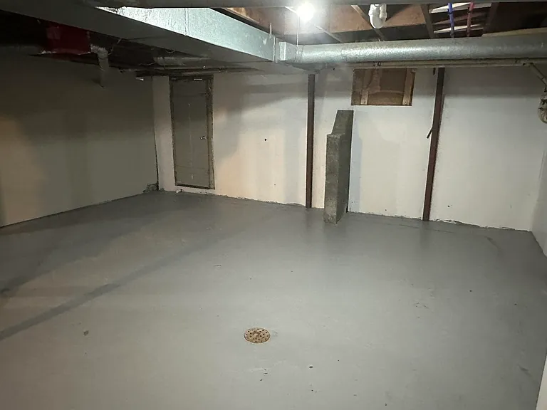 135 Willis Ave — Photo 35