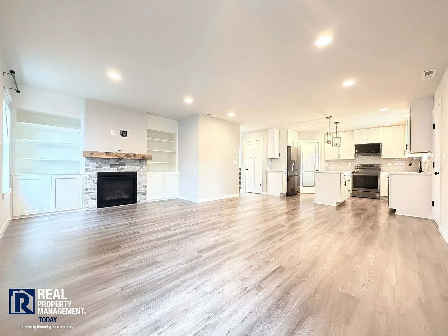 Updated 4-Bedroom Enumclaw Home | Tesla Charger, A/C & Bonus Room — Photo 3