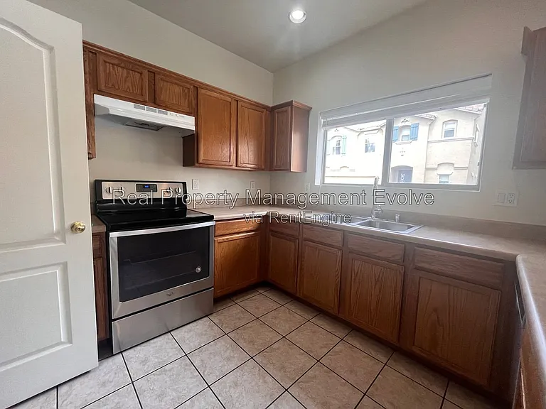 9503 N 82nd Ln — Photo 8