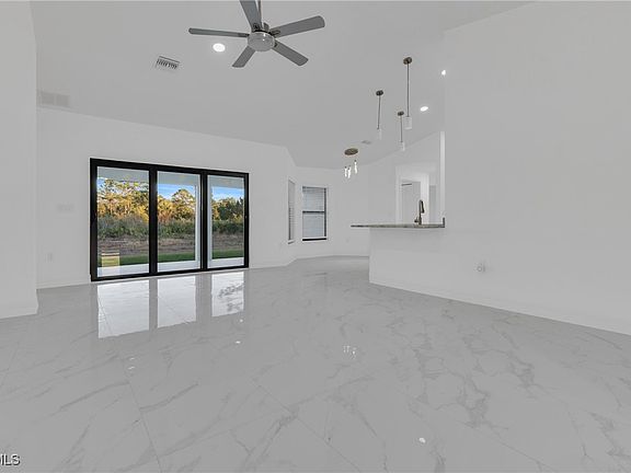 3rd image of 1110 Plumosa Ave
