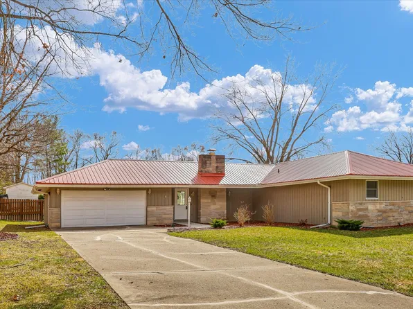 8 Sheral Dr, Danville, IL 61832