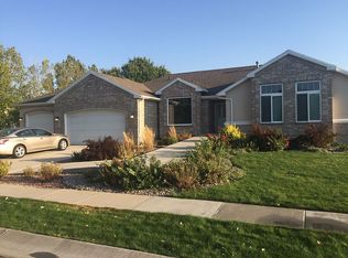 2346 W Spencer Crest Dr, Bluffdale, UT 84065