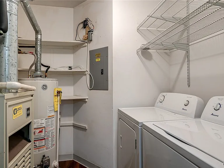 2404 Pipers Ct — Photo 25