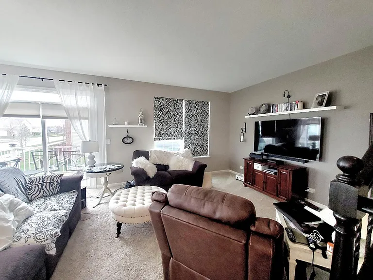 95 Valencia Pkwy — Photo 4