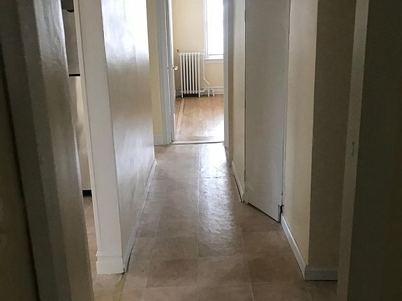 3rd image of 2727 Laconia Ave #2