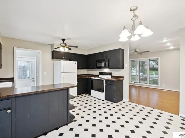 6338 Hartley St, Lincoln, NE 68507