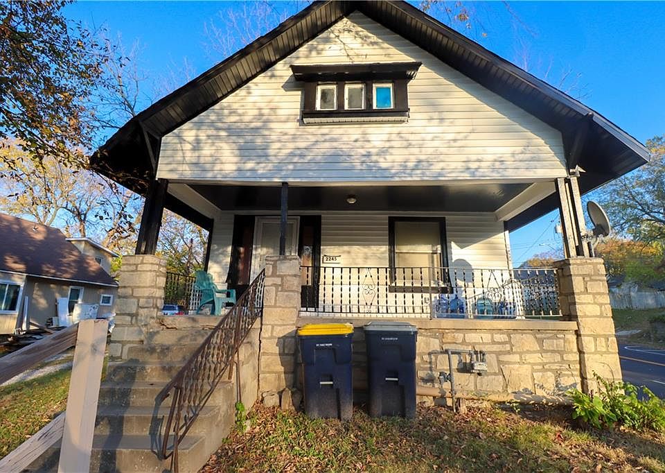 1st image of 2245 Poplar Ave