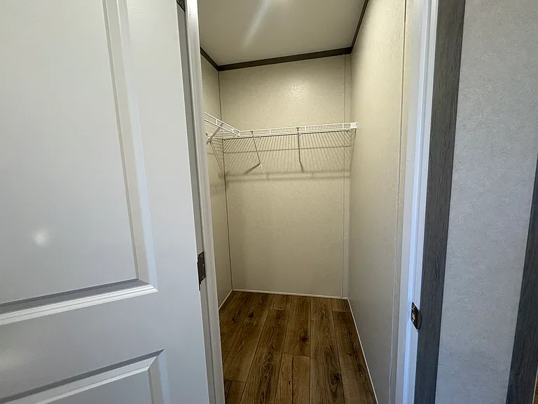 437 Selkirk Dr — Photo 11