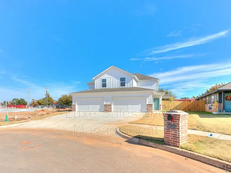 10530 Utica Dr — Photo 3