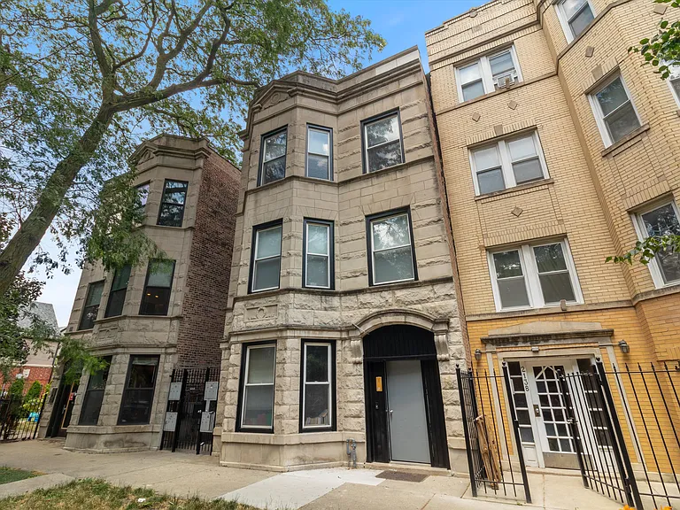 2140 W Crystal St #2R — Photo 3