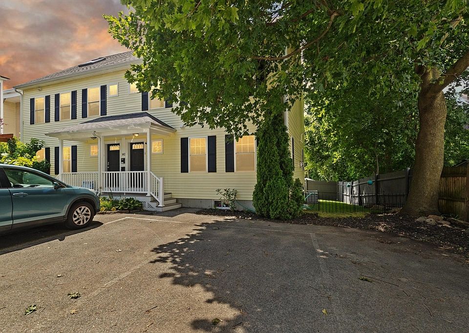 1st image of 142 Bridge St #1