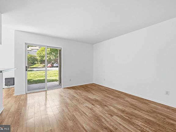 5th image of 1703 Ascot Way Unit D