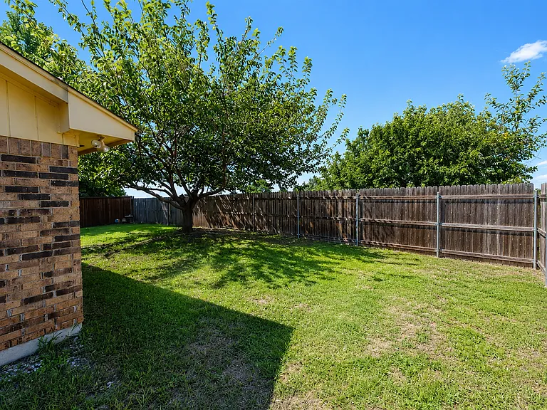2217 Parkside Dr — Photo 12