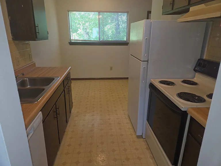 924 W Texas Ave — Photo 6