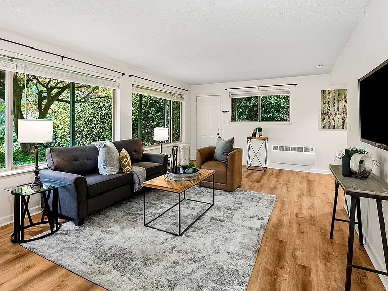 Large double-pane windows let the outside sylvan setting in.