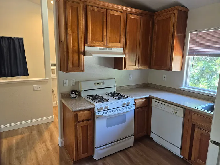 801 Linden St — Photo 6