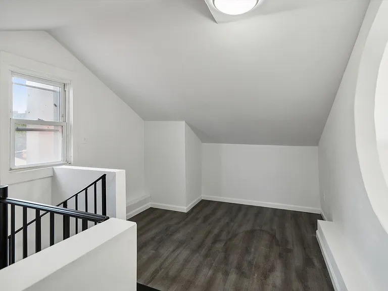 152 Nassau St #22 — Photo 8