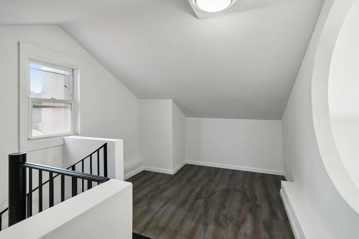 Building Photo - 152 Nassau St #22