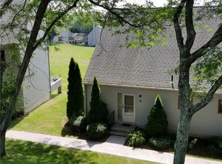 16 Hallmark Hill Dr, Wallingford, CT 06492