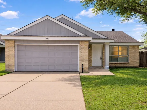 2210 Sunset Trl, Sugar Land, TX 77478
