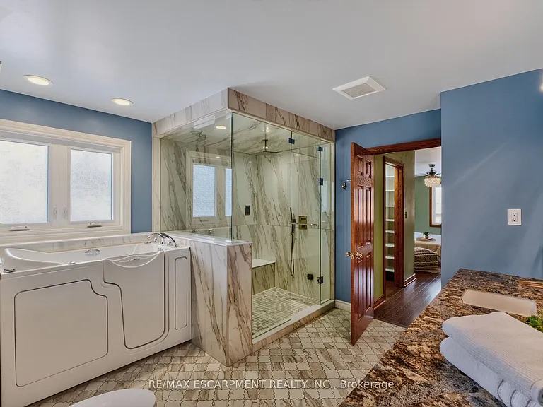41 Candor Cres — Photo 44