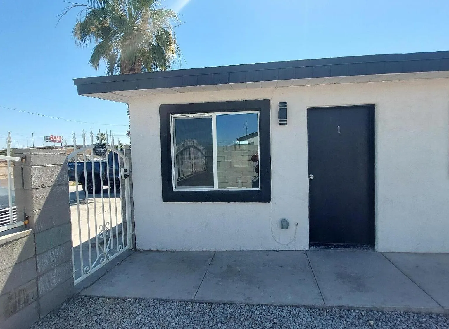 1 bed, 1.0 bath, 700 sqft, $1,000 — Photo 1