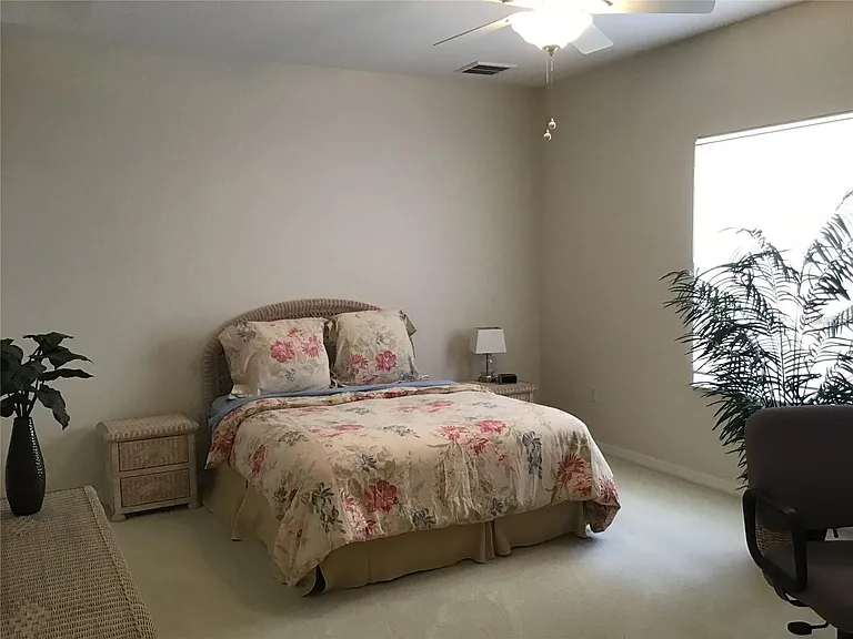 1292 W Hillsborough Blvd — Photo 14