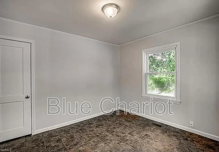 528 Short St — Photo 36