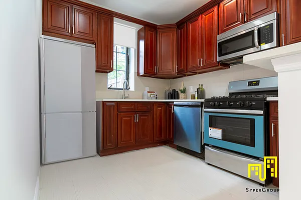 Rented by The Syper Group | media 13