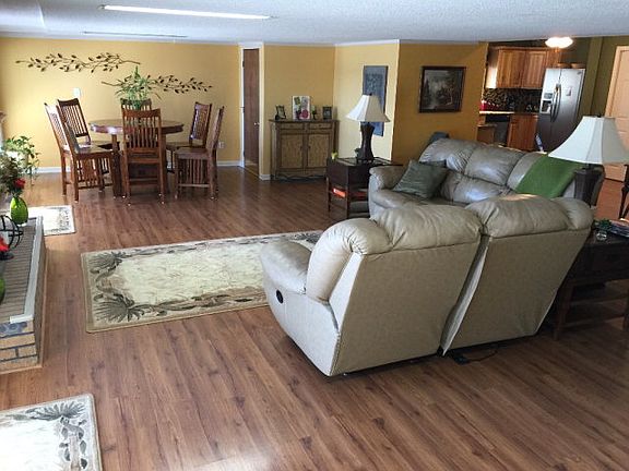 4th image of 223 Lakeshore Dr