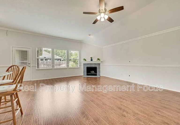 1004 Trickham Dr — Photo 9