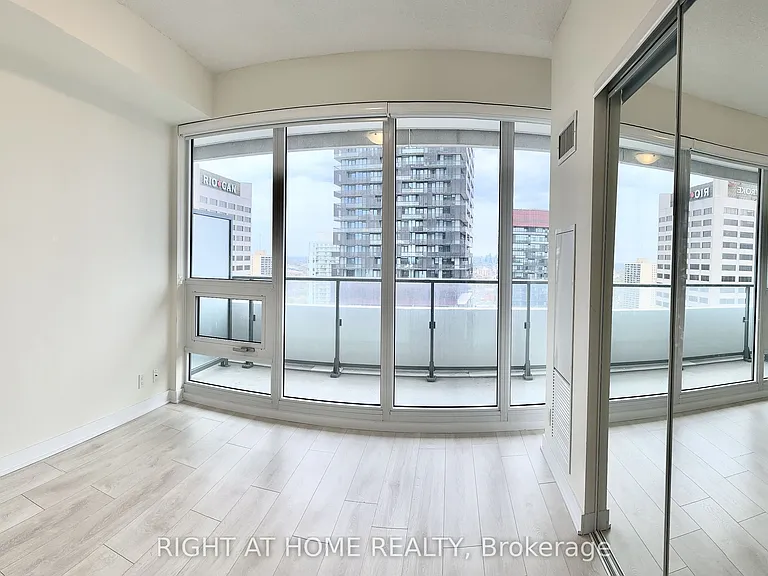 2221 Yonge St #3102 — Photo 2