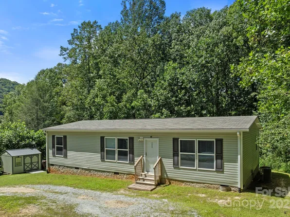 35 Dupont Estates Dr, Hendersonville, NC 28739