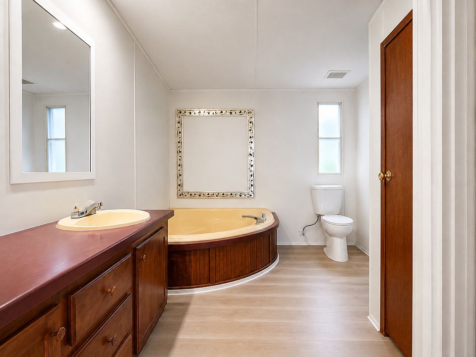 2nd image of 16 Fern Valley Ln