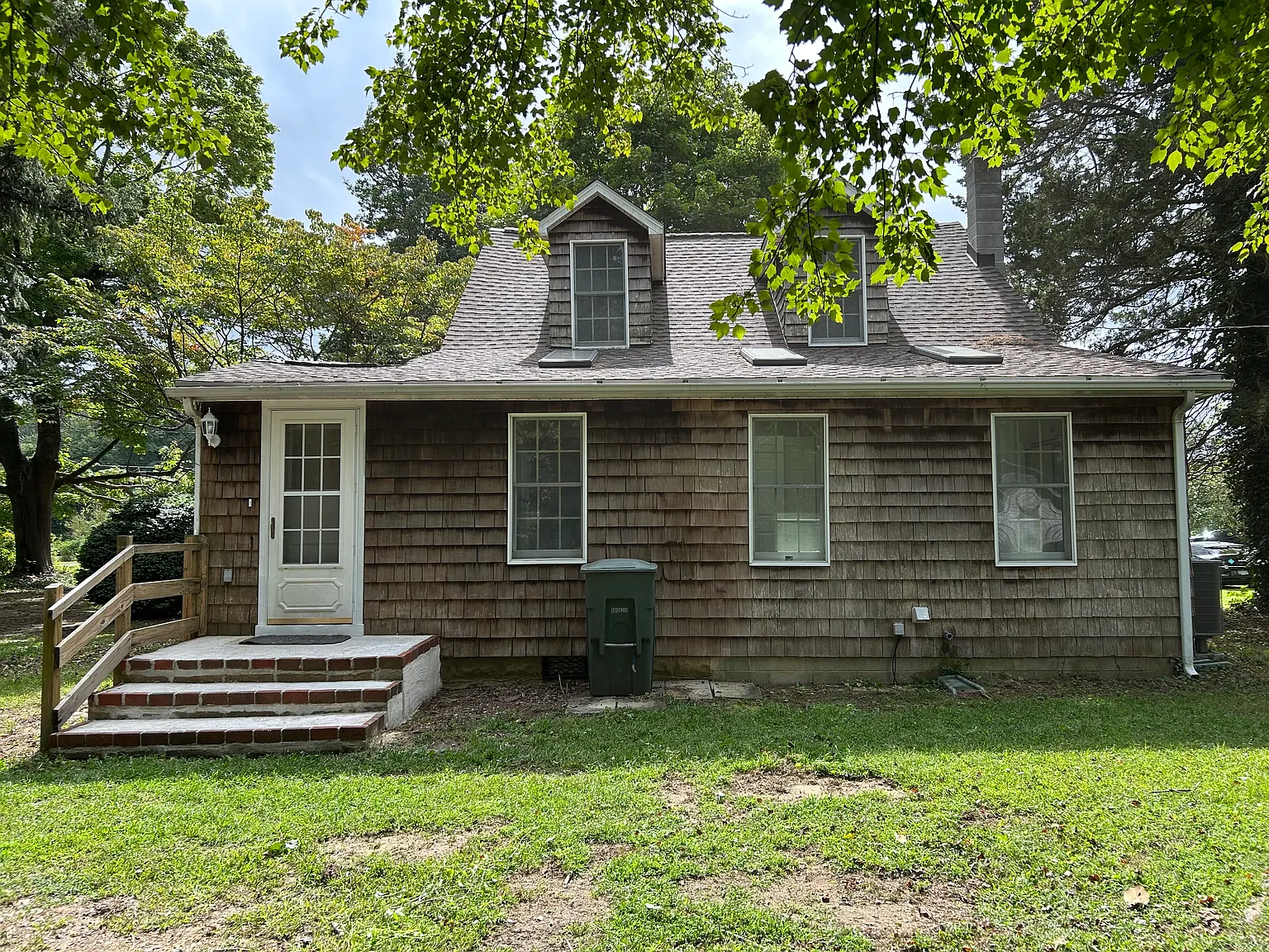 3 bed, 1350 sqft, $2,100 — Photo 4