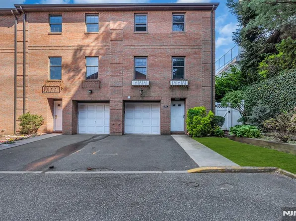 3661 Meadow Ln, North Bergen, NJ 07047