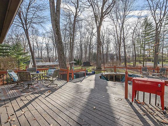 5th image of 571 Schaeffer Dr
