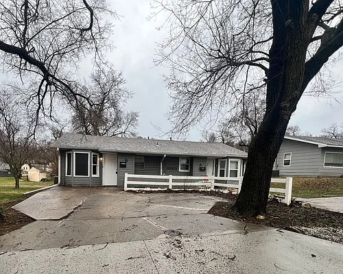 6203 E 152nd Ter Photo 1