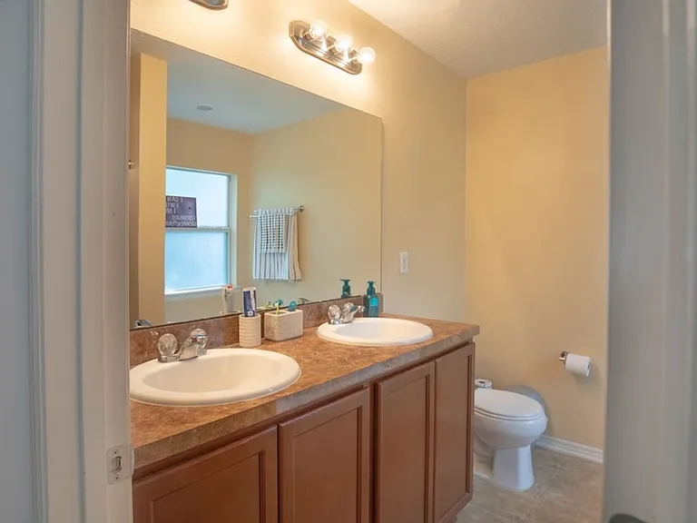 2527 Eisner Dr — Photo 14