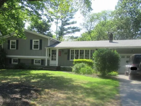 10 Colonial Rd, North Kingstown, RI 02852