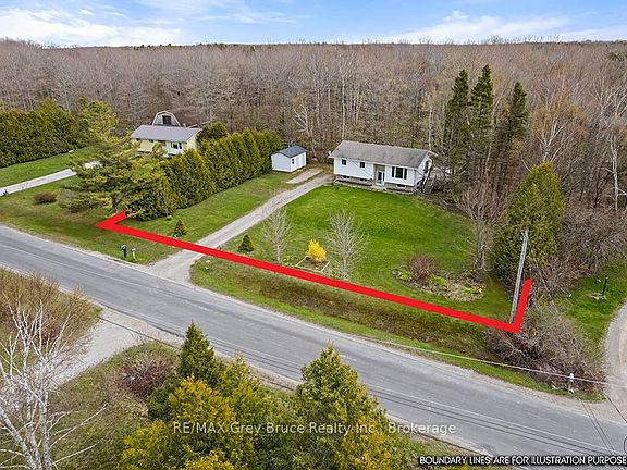 5th image of 46 Maple Golf Cres