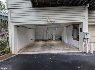 2176 S Glebe Rd, Arlington, VA 22204